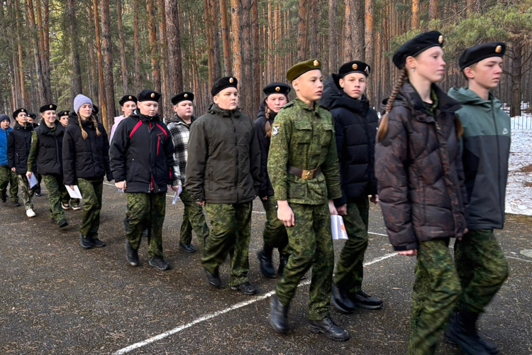 Представители Росгвардии продолжают патриотическую работу с молодежью в Зауралье