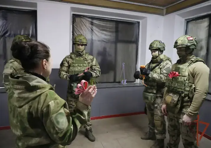 Медицинские специалисты Росгвардии встречают профессиональный праздник на передовой в зоне СВО 