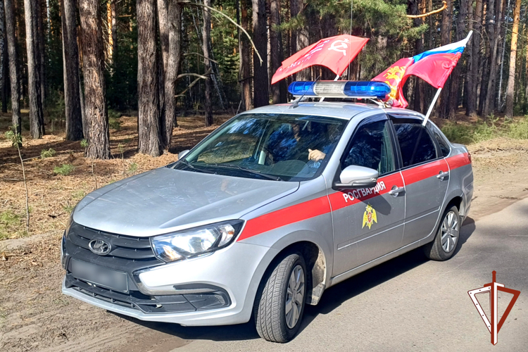 В Кургане росгвардейцы отправились в автопробег по памятным местам