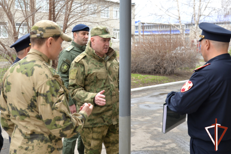 Командующий Уральским округом Росгвардии проверил подразделения ведомства в Курганской области