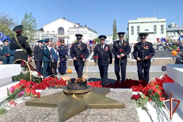 Военнослужащие и сотрудники курганского управления Росгвардии приняли участие в торжествах в честь Дня Победы (видео)