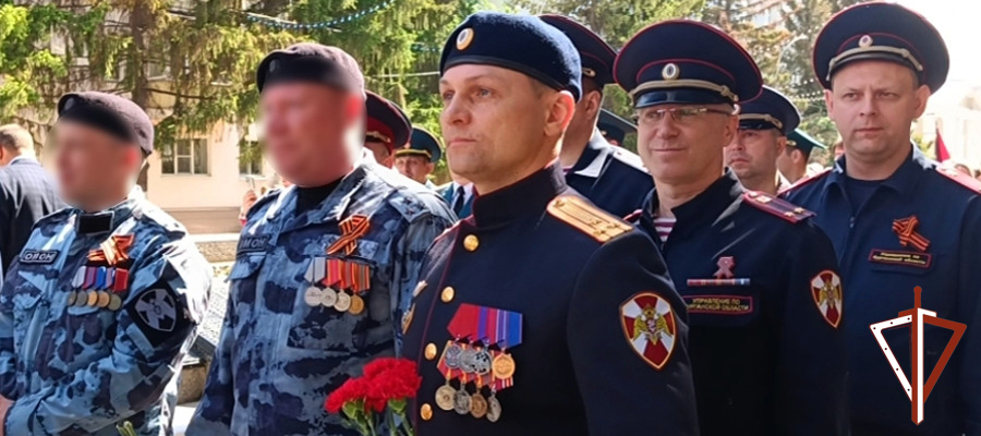 Военнослужащие и сотрудники курганского управления Росгвардии приняли участие в торжествах в честь Дня Победы (видео)
