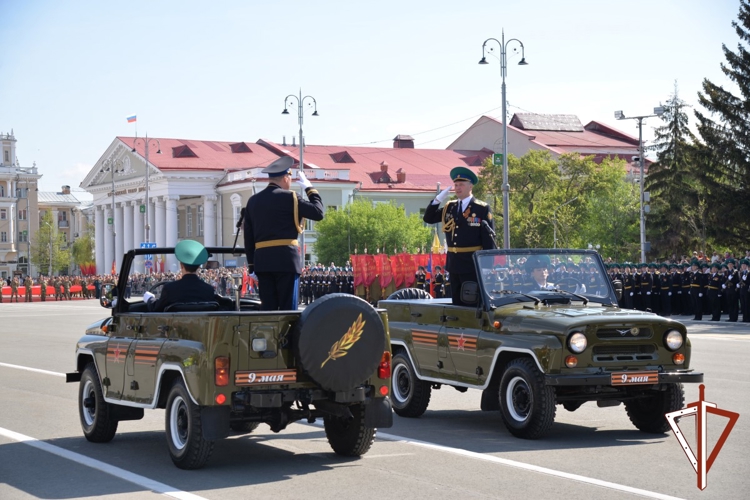 Военнослужащие и сотрудники курганского управления Росгвардии приняли участие в торжествах в честь Дня Победы (видео)