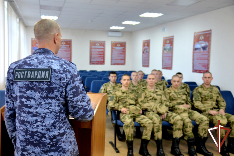 Призывники из Зауралья отправились служить в подразделения Росгвардии