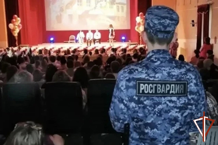 Росгвардейцы обеспечили правопорядок на школьном празднике «Последний звонок» в Зауралье