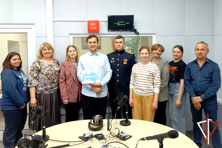 Росгвардия поздравила курганских журналистов с Днем радио 
