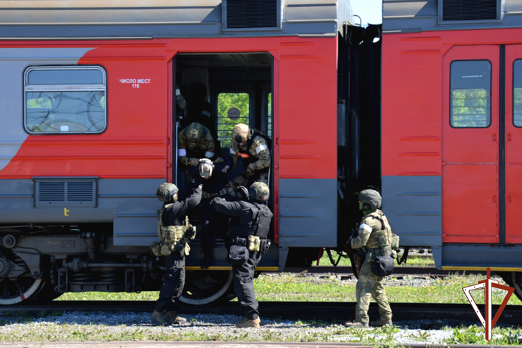 Антитеррористическое учение с участием Росгвардии проведено на пригородном вокзале Кургана (видео)