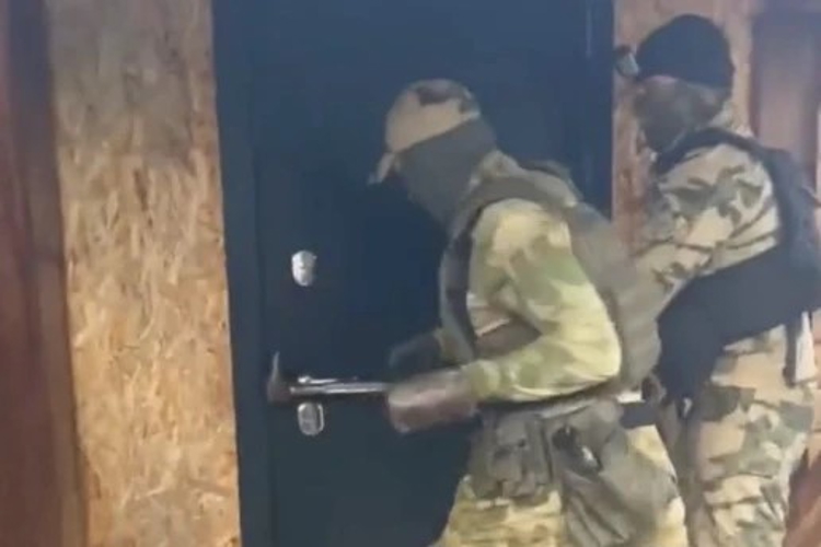 В Курганской области при силовой поддержке СОБР Росгвардии задержаны подозреваемые в хищении выплат у бойца СВО