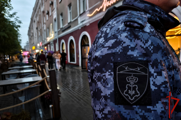 Сотрудники Росгвардии обеспечили безопасность выпускных вечеров и Дня молодежи в Зауралье