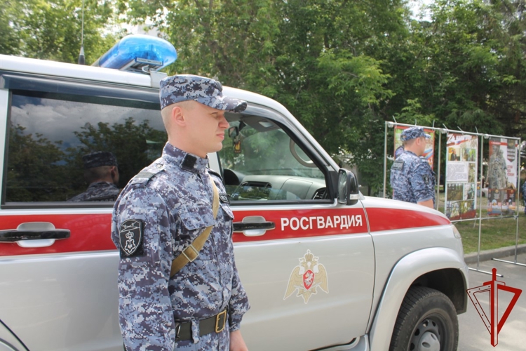 Росгвардия организовала интерактивную выставку на праздновании Дня России в Кургане