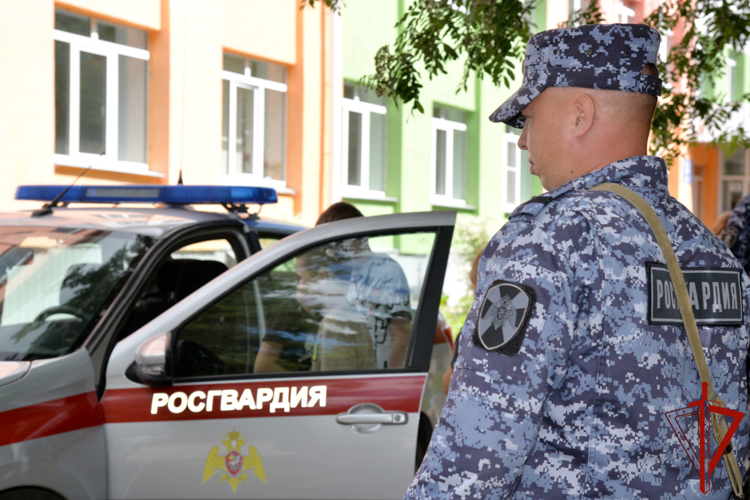 Юные жители Зауралья проводят каникулы с Росгвардией