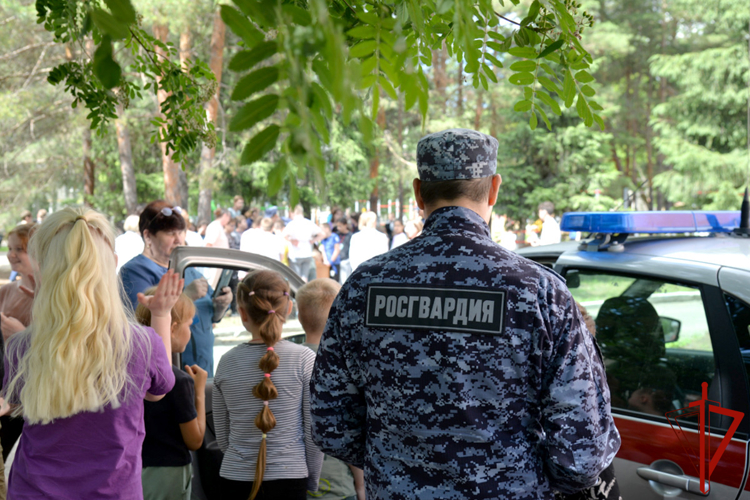Юные жители Зауралья проводят каникулы с Росгвардией