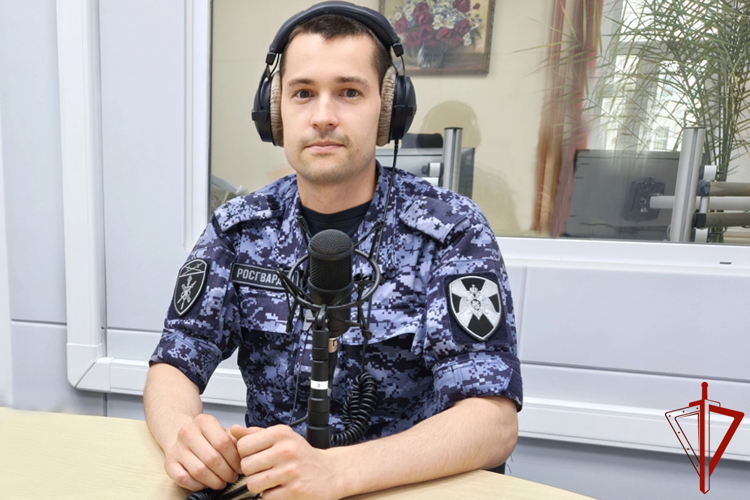Офицер Росгвардии в прямом радиоэфире рассказал зауральцам о вузах ведомства