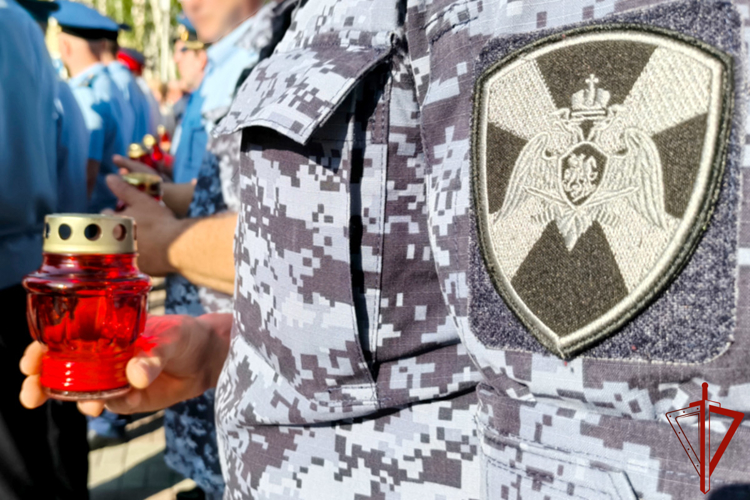 В Зауралье представители Росгвардии присоединились ко Всероссийской патриотической акции «Свеча памяти» 