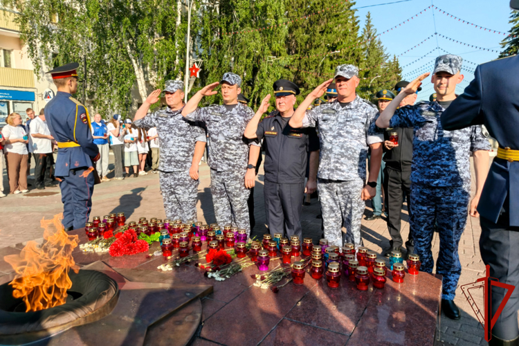 В Зауралье представители Росгвардии присоединились ко Всероссийской патриотической акции «Свеча памяти» 