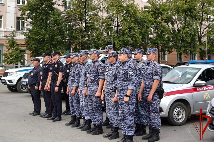 Акцию памяти Героя России Магомеда Нурбагандова провели сотрудники Росгвардии и МВД в Кургане (видео)