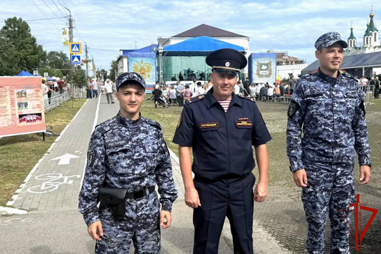 Росгвардейцы обеспечили безопасность Дня ВДВ и религиозного фестиваля в Зауралье