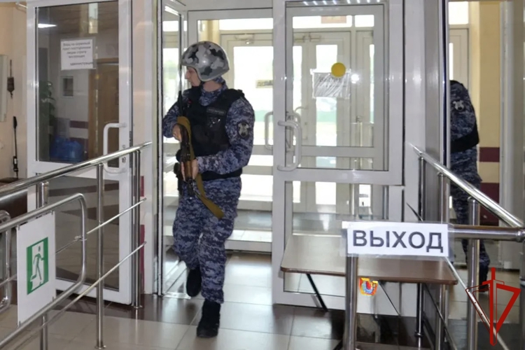 Росгвардия проводит проверки обеспечения безопасности зауральских школ