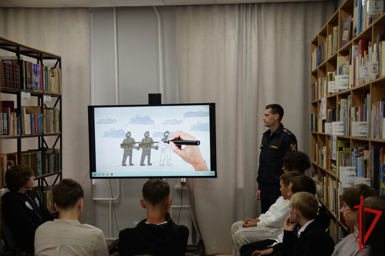 Офицер Росгвардии провел познавательную лекцию для школьников в одной из курганских библиотек