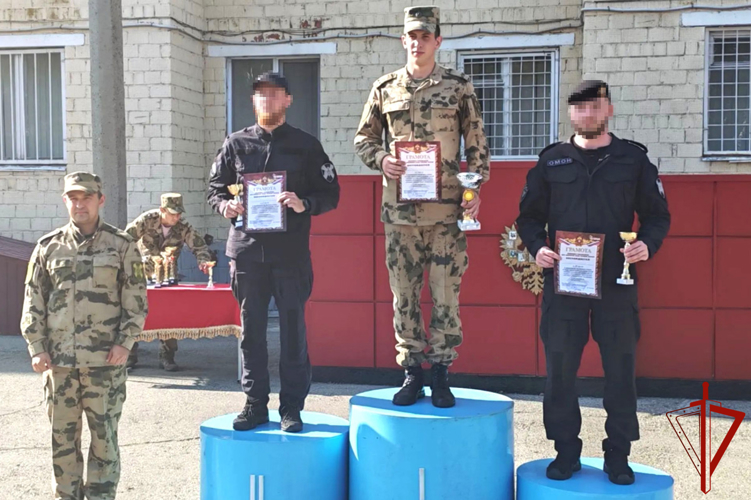 Сотрудник Росгвардии из Кургана стал одним из сильнейших на чемпионате округа по военно-спортивному многоборью