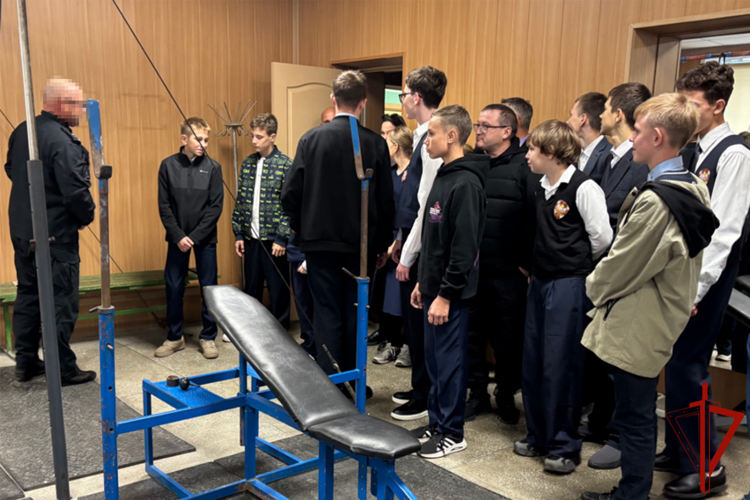 Росгвардейцы познакомили курганских школьников со службой в ведомстве