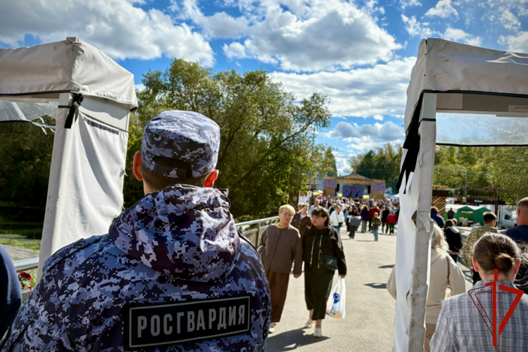 В Кургане сотрудники Росгвардии обеспечили правопорядок во время проведения праздничных мероприятий