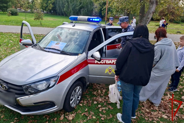 В Зауралье сотрудники вневедомственной охраны Росгвардии встретились со школьниками