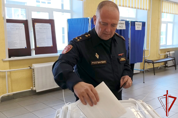 Росгвардейцы участвуют в голосовании на выборах  в Зауралье