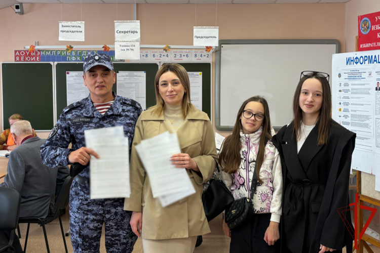 В Зауралье представители Росгвардии голосуют вместе с семьями 