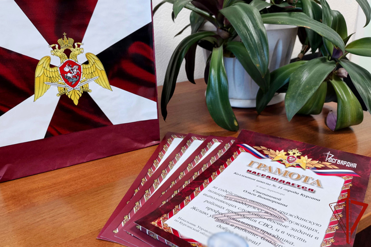 Представители Росгвардии приняли участие в праздновании Дня учителя в школах Кургана