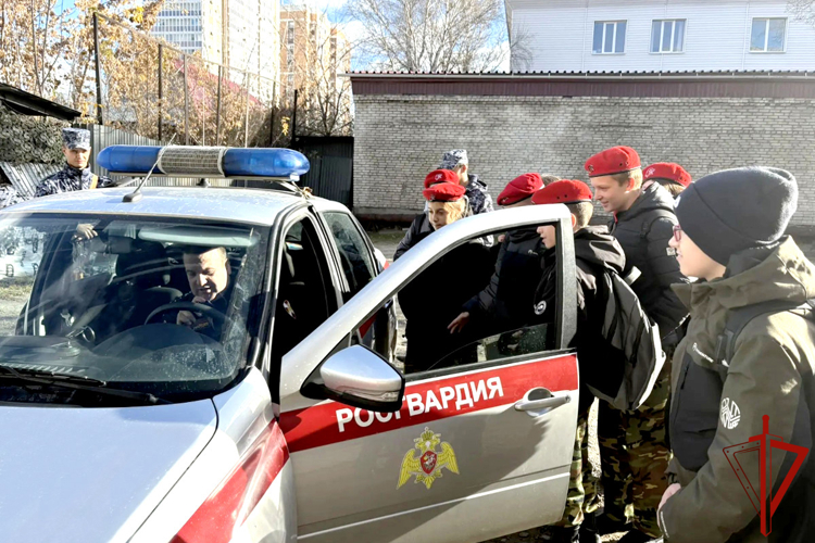 Сотрудники вневедомственной охраны Росгвардии провели тематические мероприятия для курганских школьников