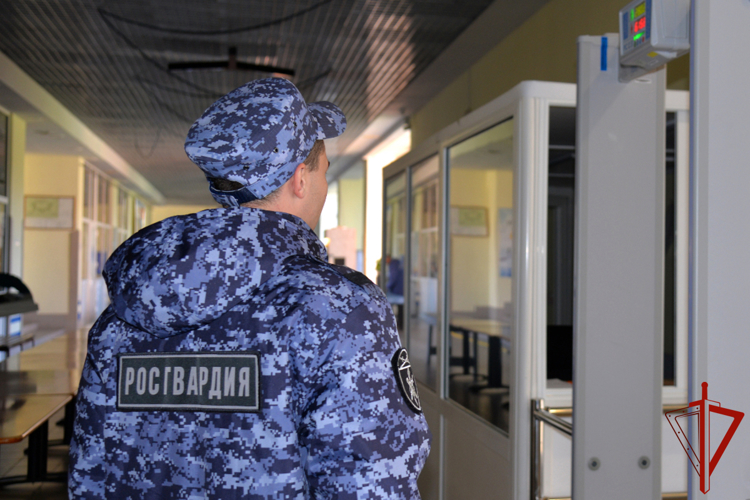 В Зауралье росгвардейцы обеспечили правопорядок на матчах ВХЛ домашней серии игр местного хоккейного клуба
