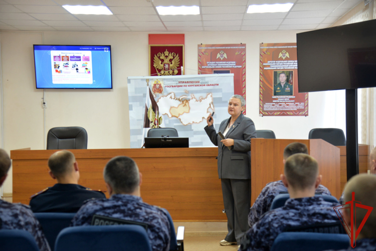 В Зауралье росгвардейцы побеседовали о духовно-нравственных ценностях с экспертом общества «Знание» 